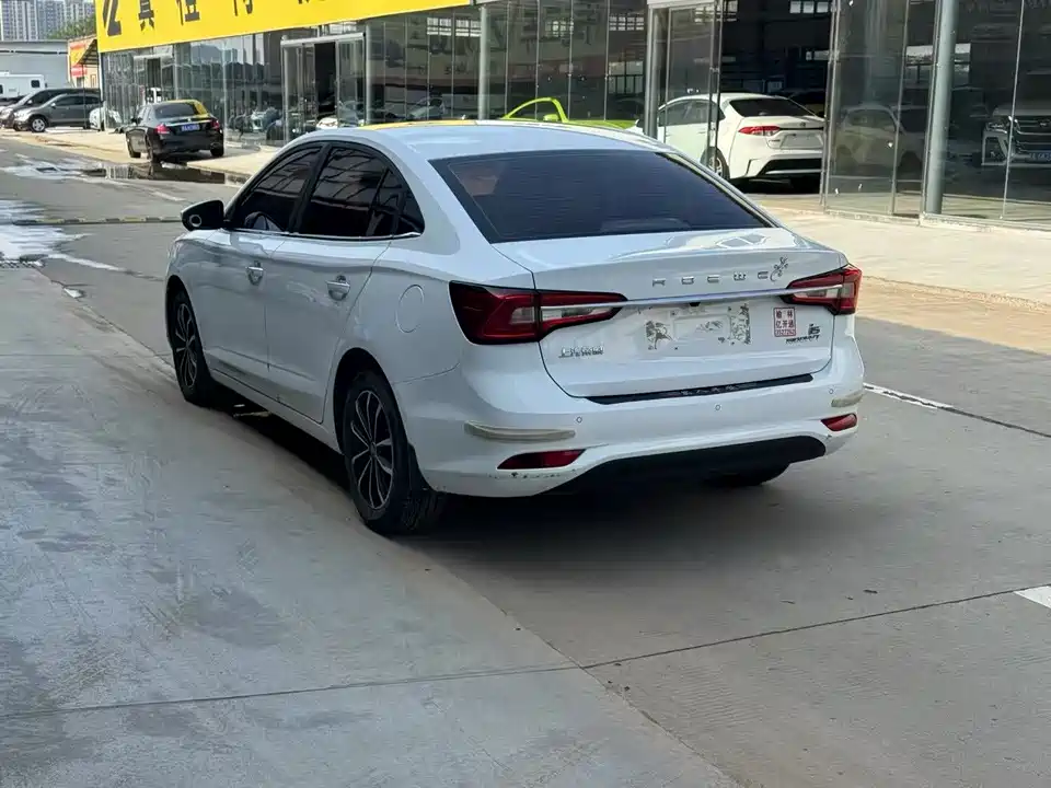 Roewe i5