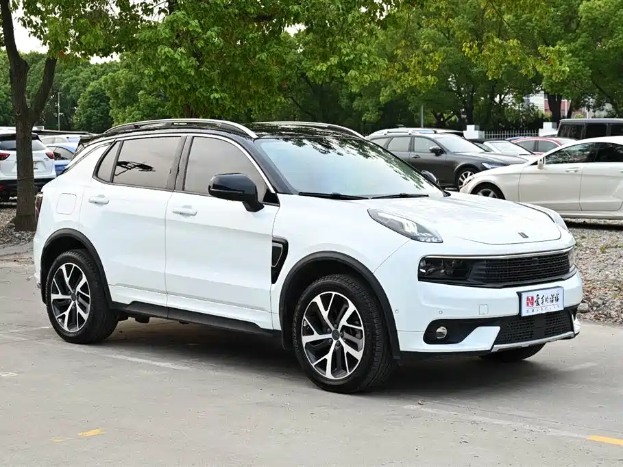 Lynk & Co 01
