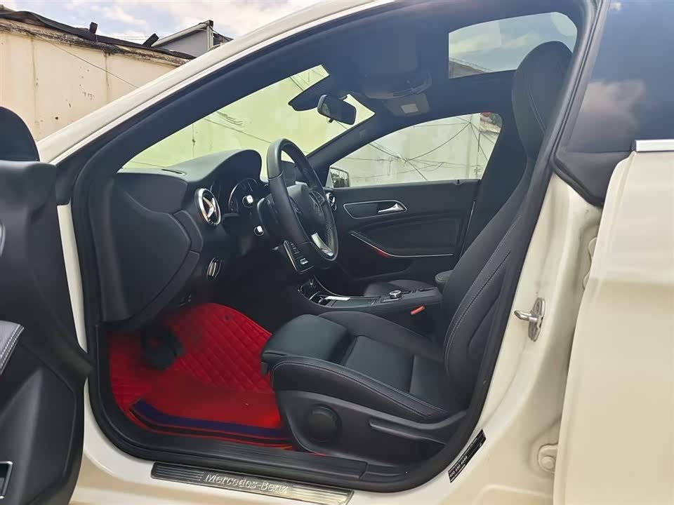 Mercedes-Benz CLA Mercedes-Benz CLA