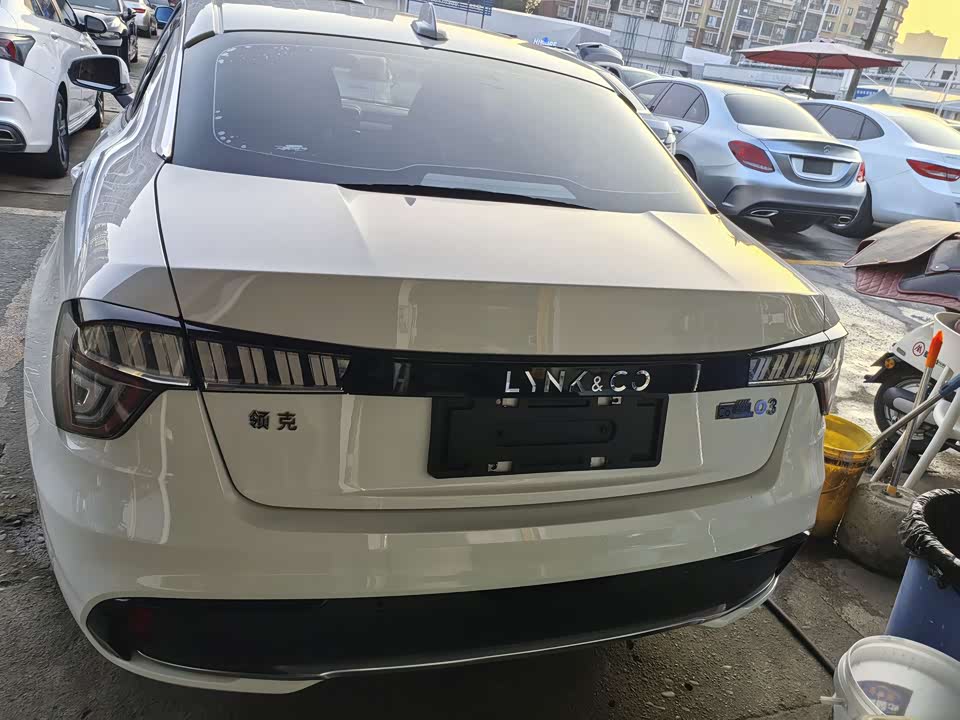 Lynk & Co 03