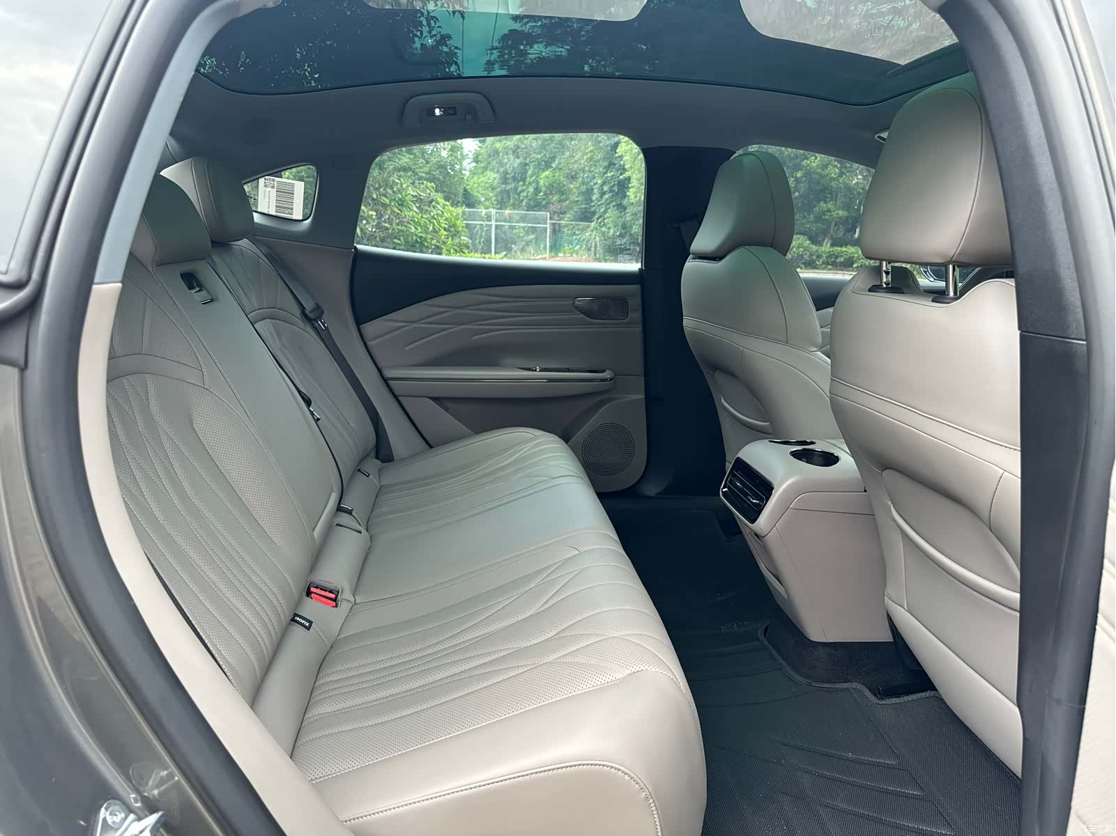 Geely 8, 2025 28