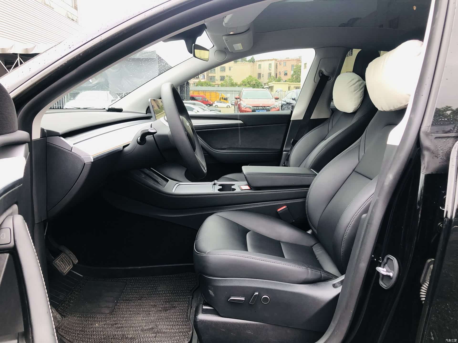 Tesla Model Y, 2023 9