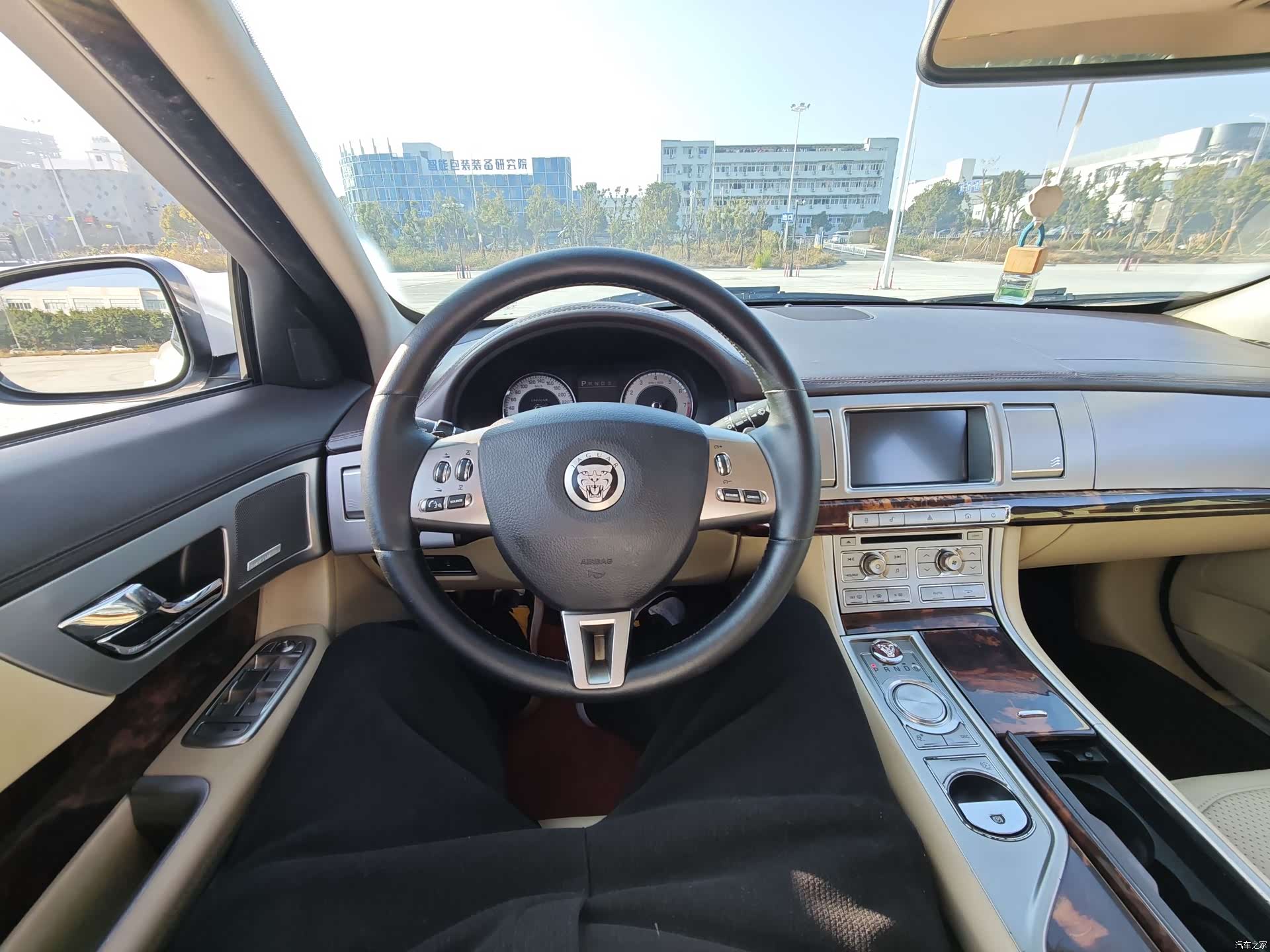 Jaguar XF, 2010 9