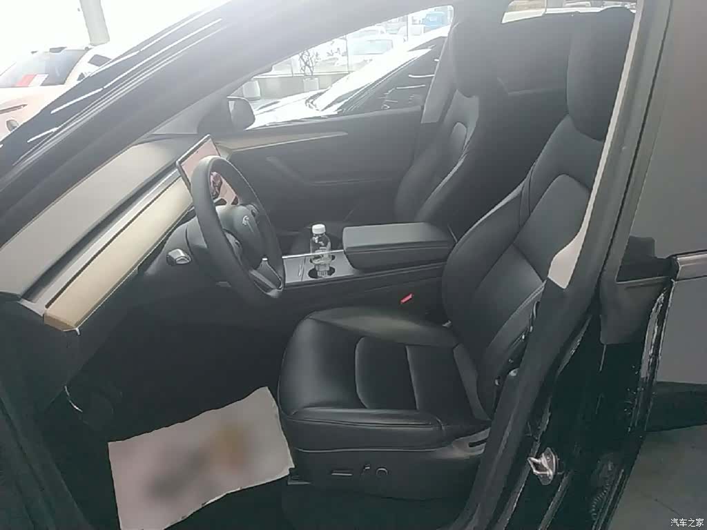 Tesla Model Y, 2023 15