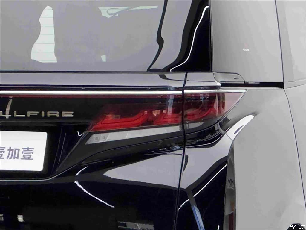 Toyota Vellfire, 2025 6