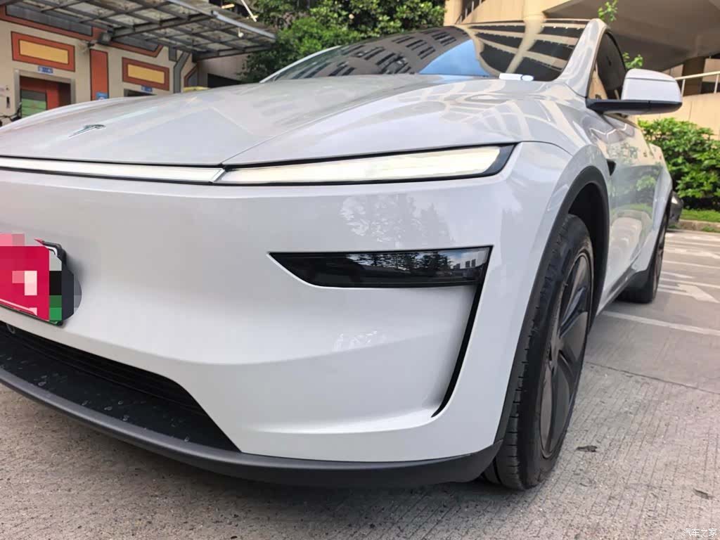 Tesla Model Y, 2025 4