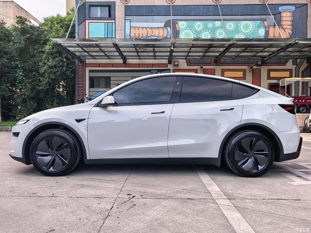 Tesla Model Y, 2025 16