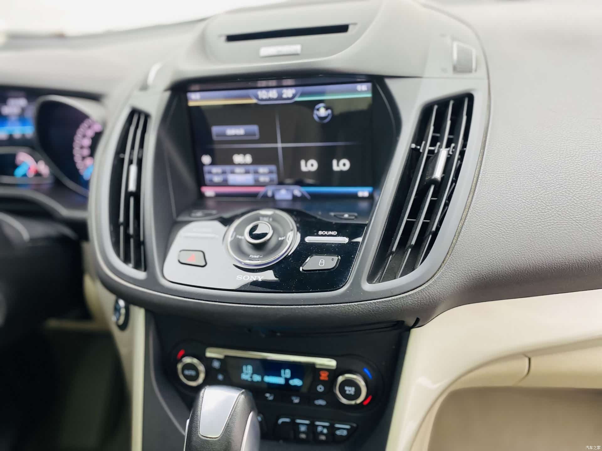 Ford Kuga, 2015 10