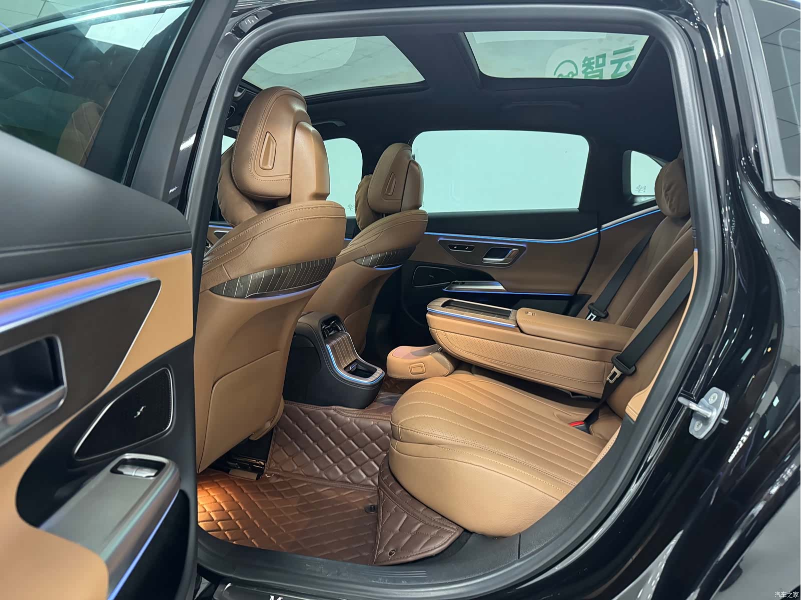 Mercedes-Benz E-Class, 2024 6