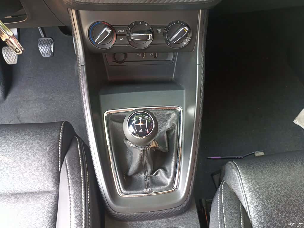MG ZS, 2018 13