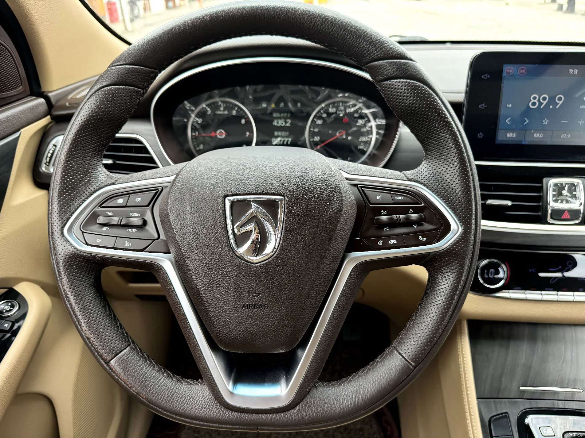 Wuling 730, 2017 16