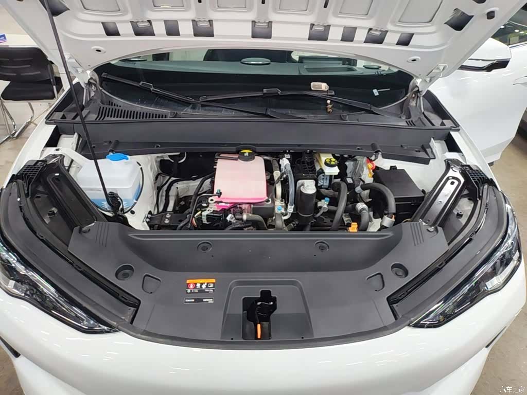 Geely Galaxy E5, 2025 20