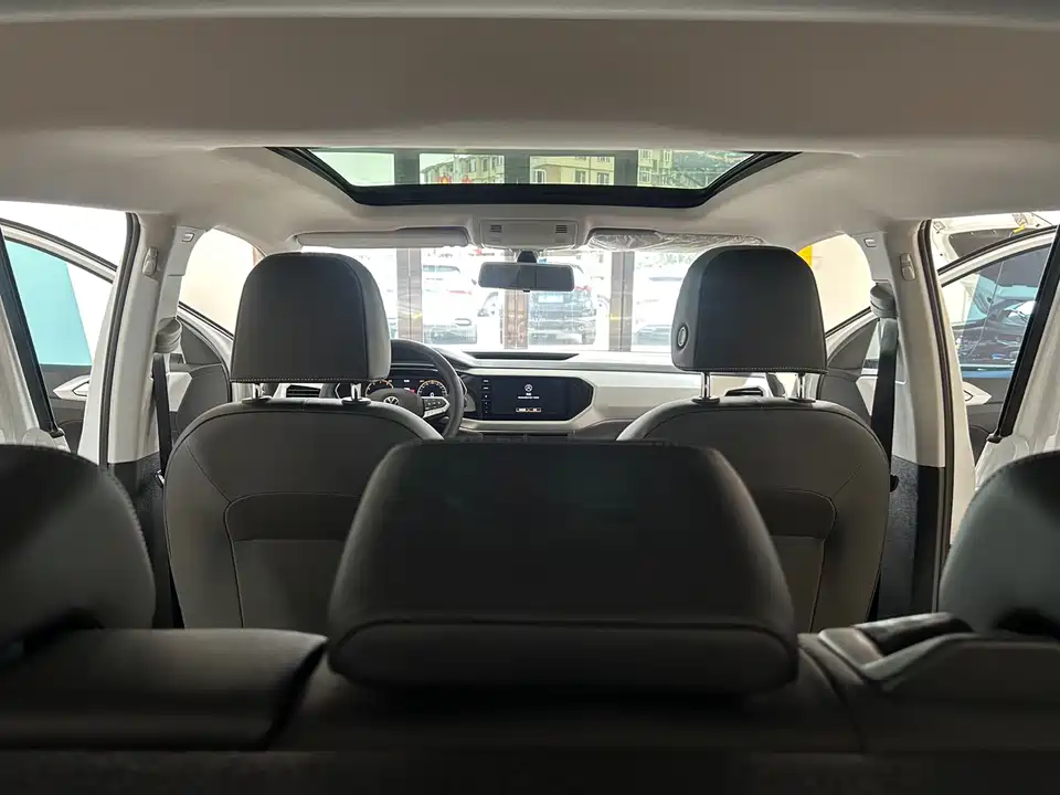 Volkswagen Exploring the shadow