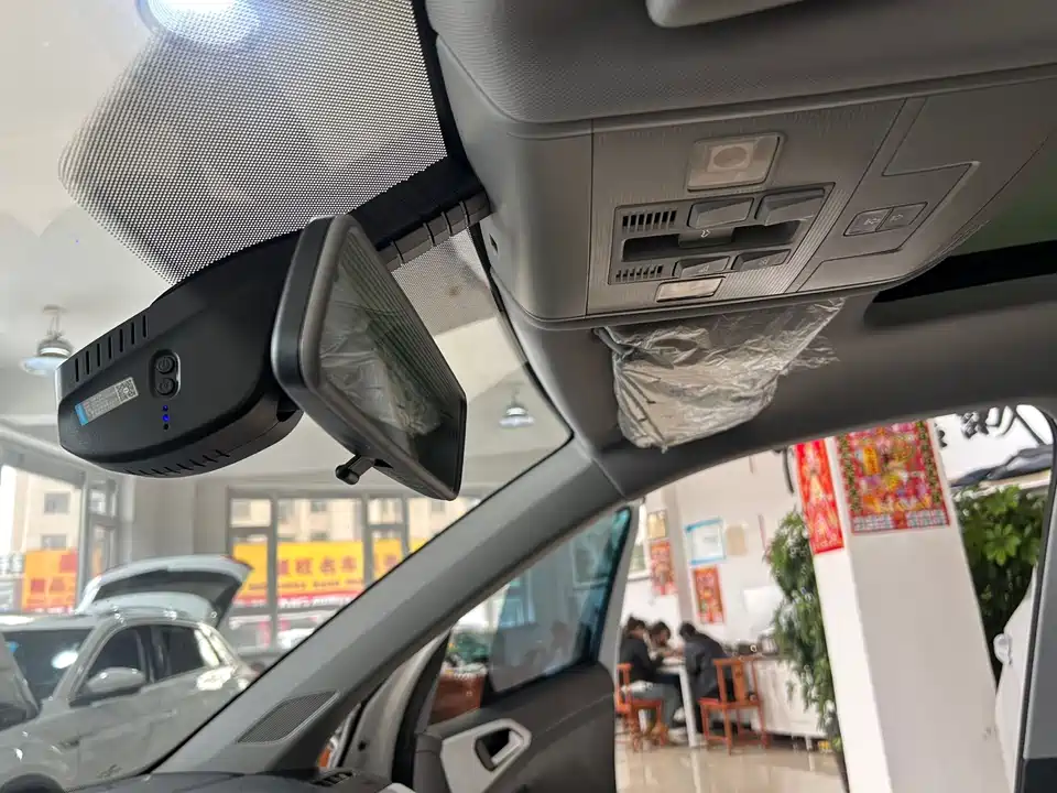 Volkswagen Exploring the shadow