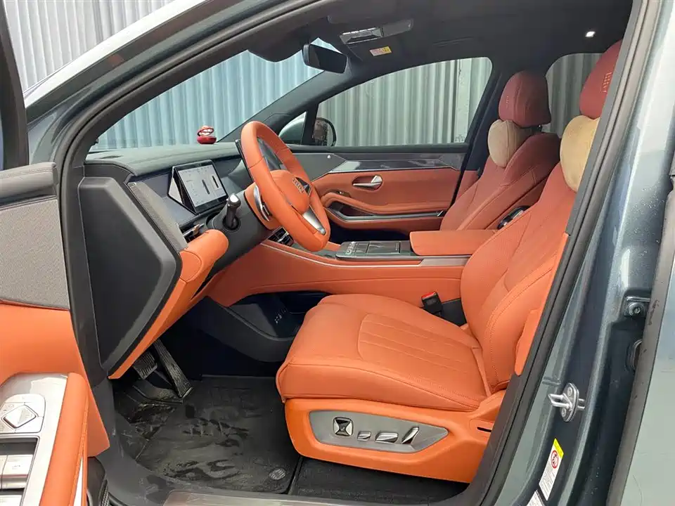 BYD Tang L