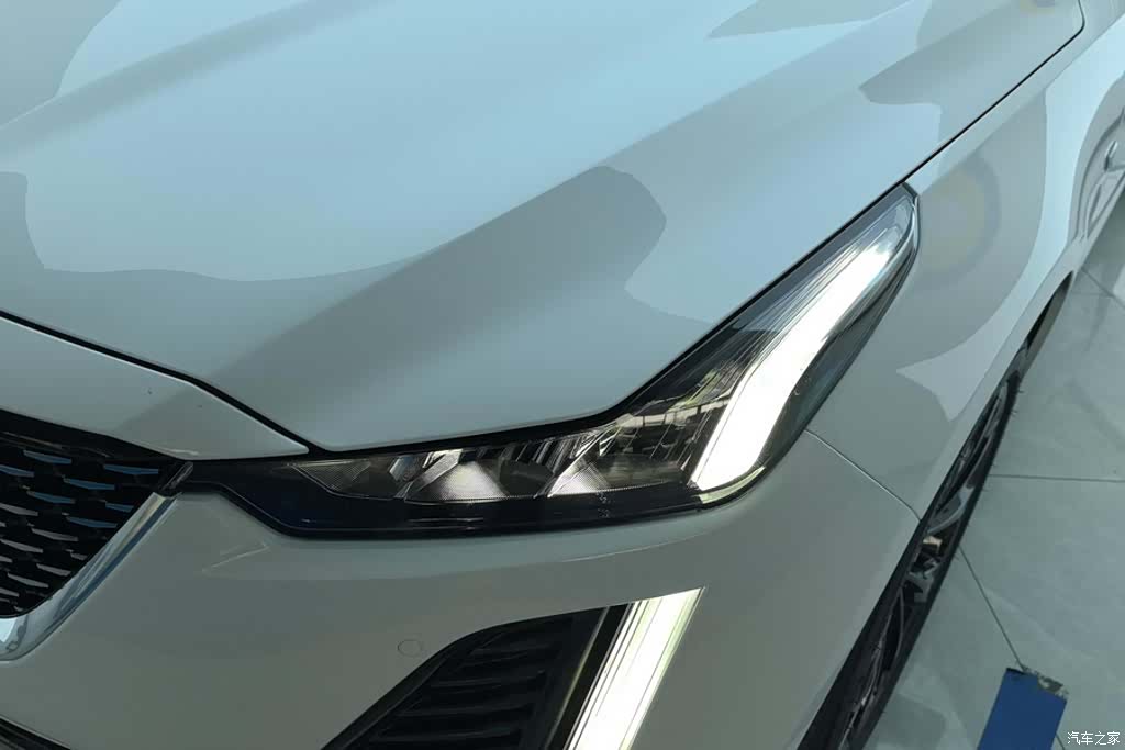 Cadillac CT5, 2023 все фото