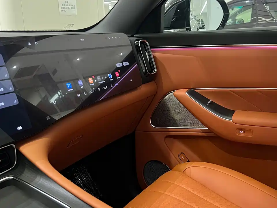 AITO Ask the world M8