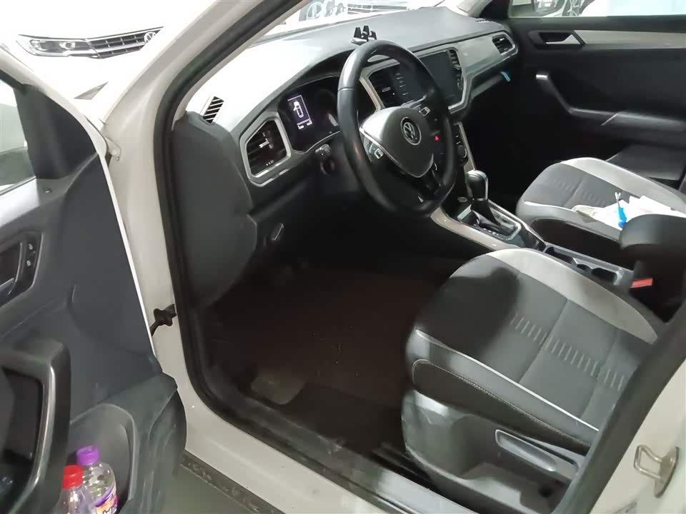 Volkswagen T-ROC exploring Songs