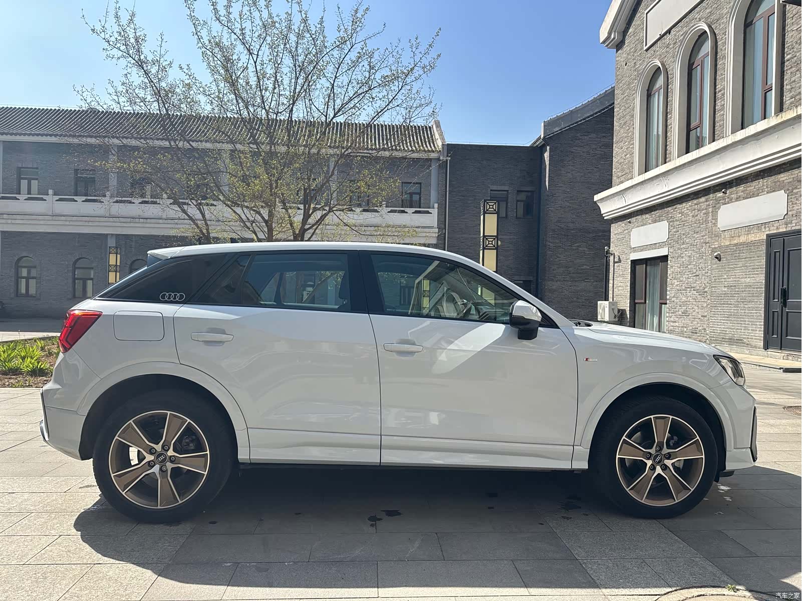 Audi Q2L, 2024 8