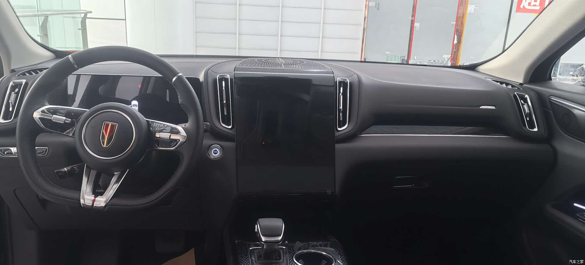 Hongqi HS3, 2026 14