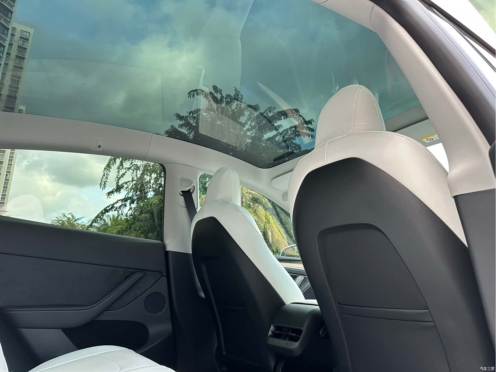 Tesla Model Y, 2022 15