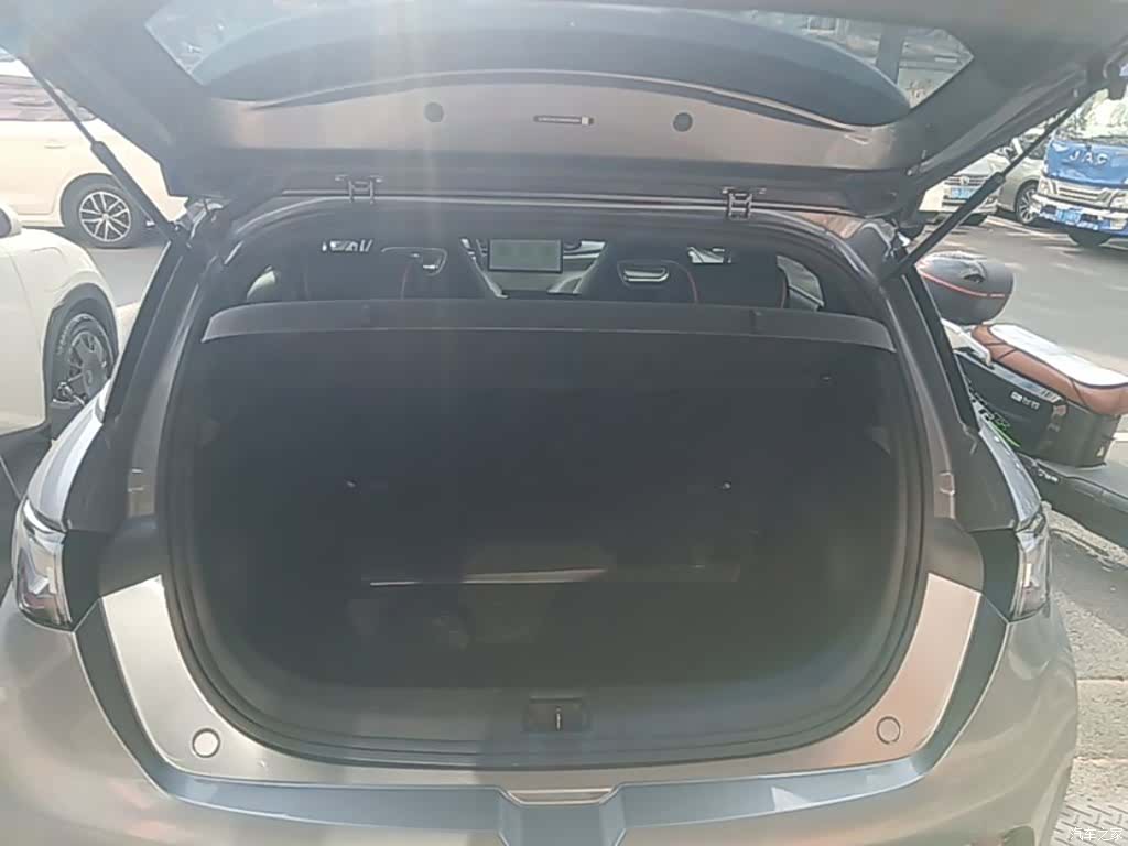 BYD Dolphin, 2022 19