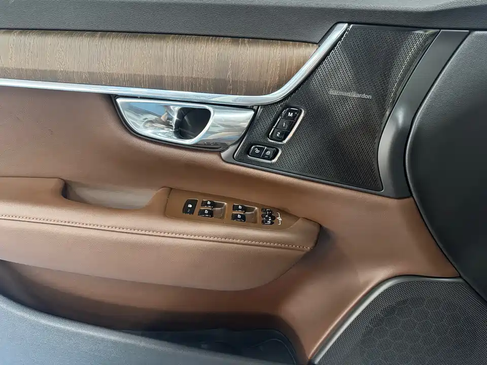 Volvo V90