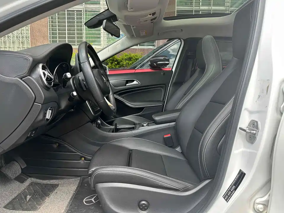 Mercedes-Benz GLA Mercedes-Benz GLA