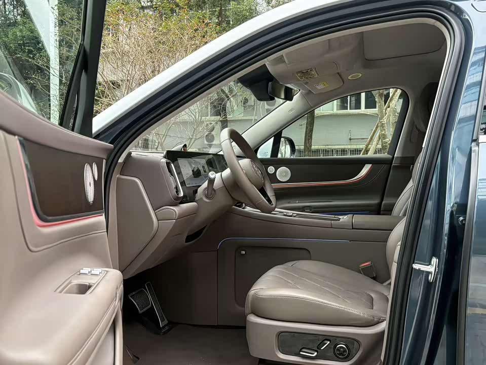 AITO Ask the world M9