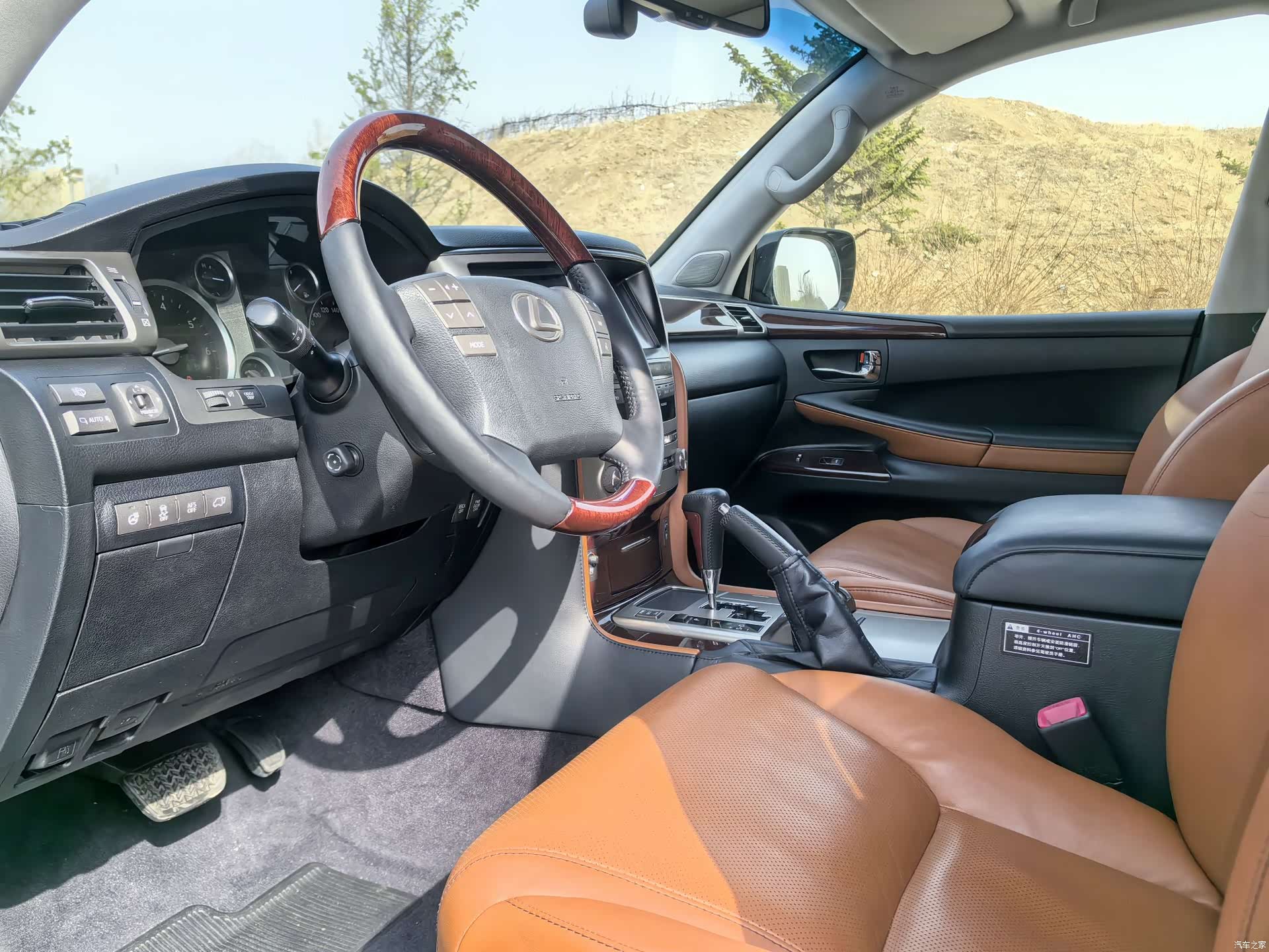 Lexus LX, 2013 9