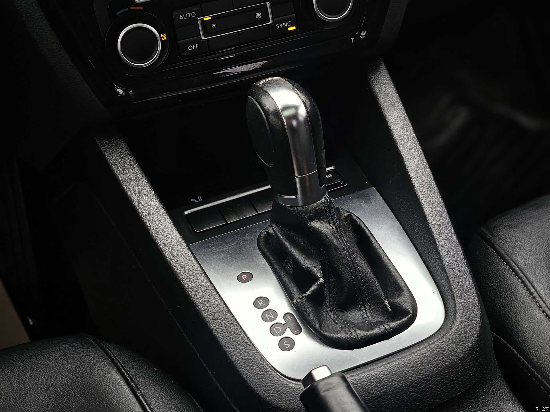 Volkswagen Sagitar, 2012 7