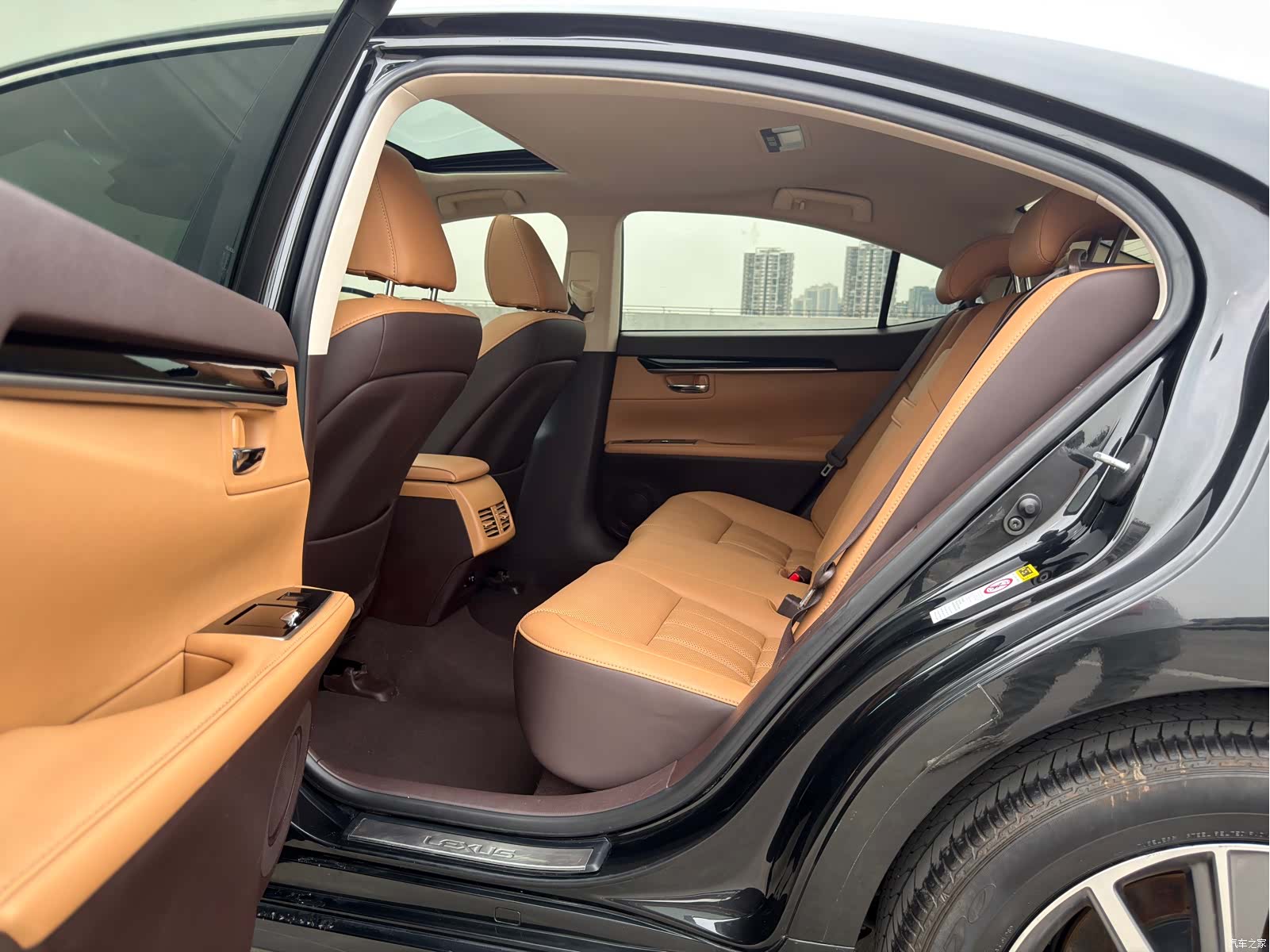 Lexus ES, 2016 10