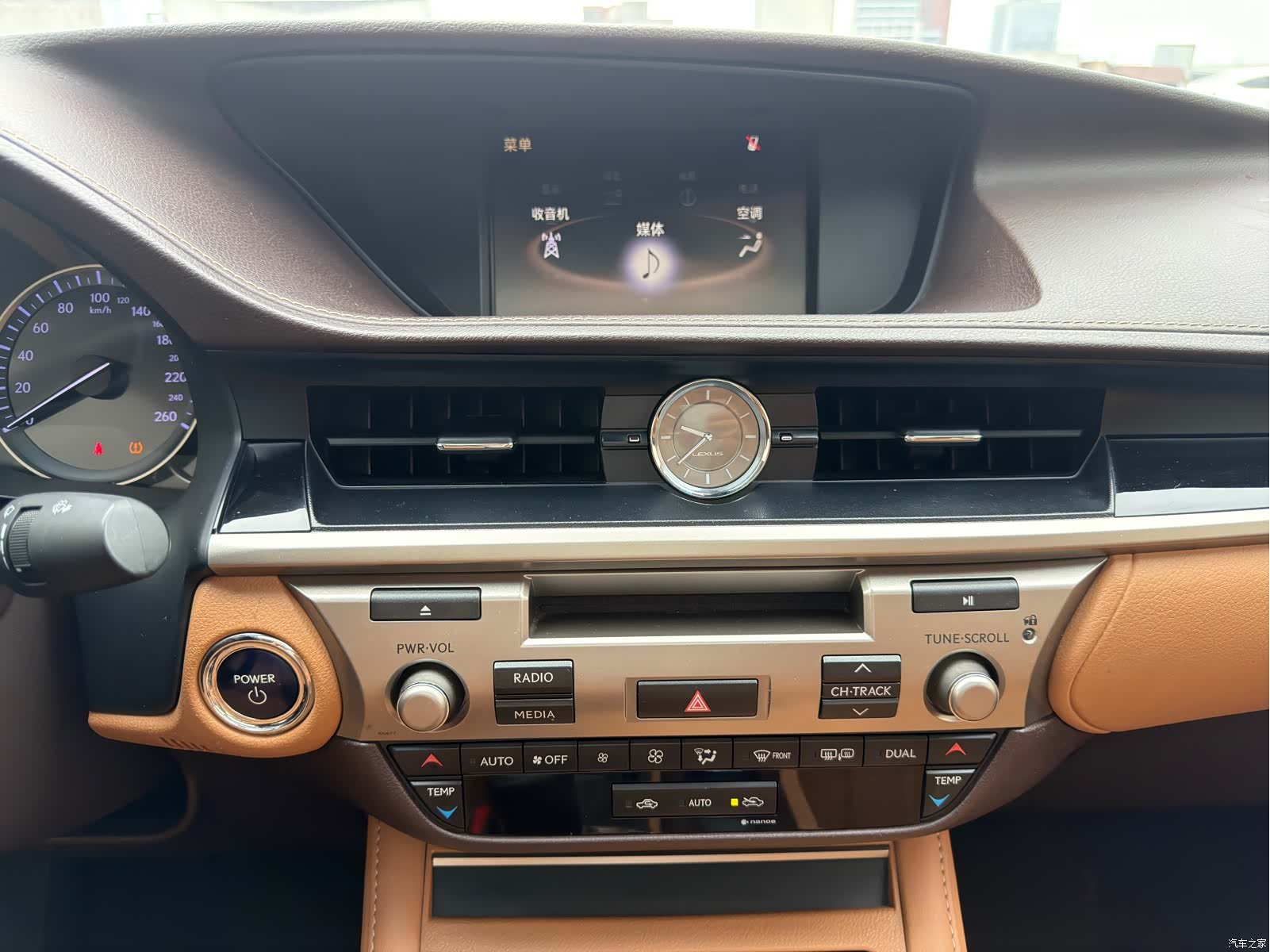 Lexus ES, 2016 15
