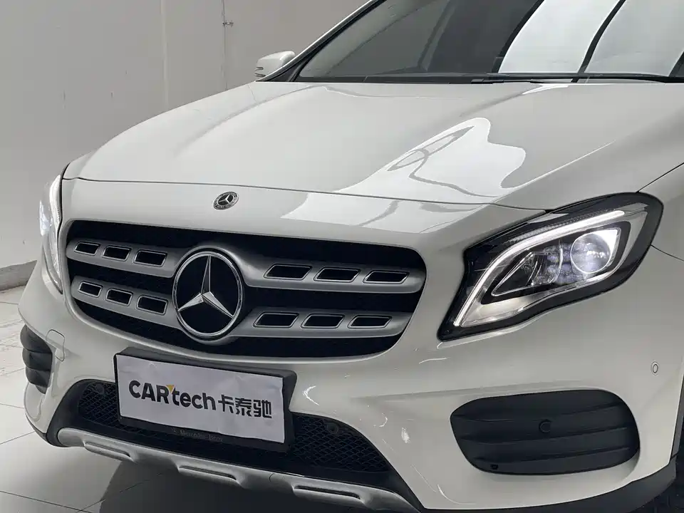 Mercedes-Benz GLA Mercedes-Benz GLA