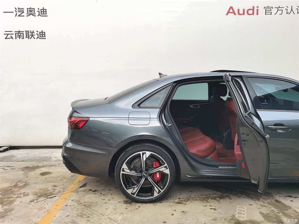 Audi A4L, 2024 25