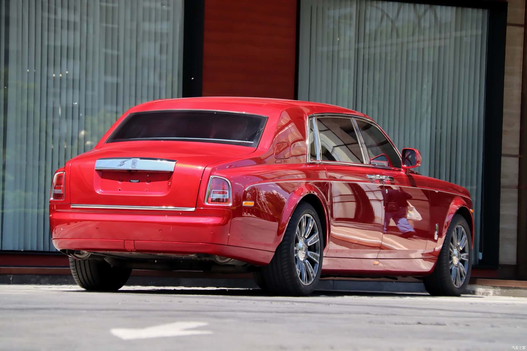 Rolls-Royce Phantom, 2016 3