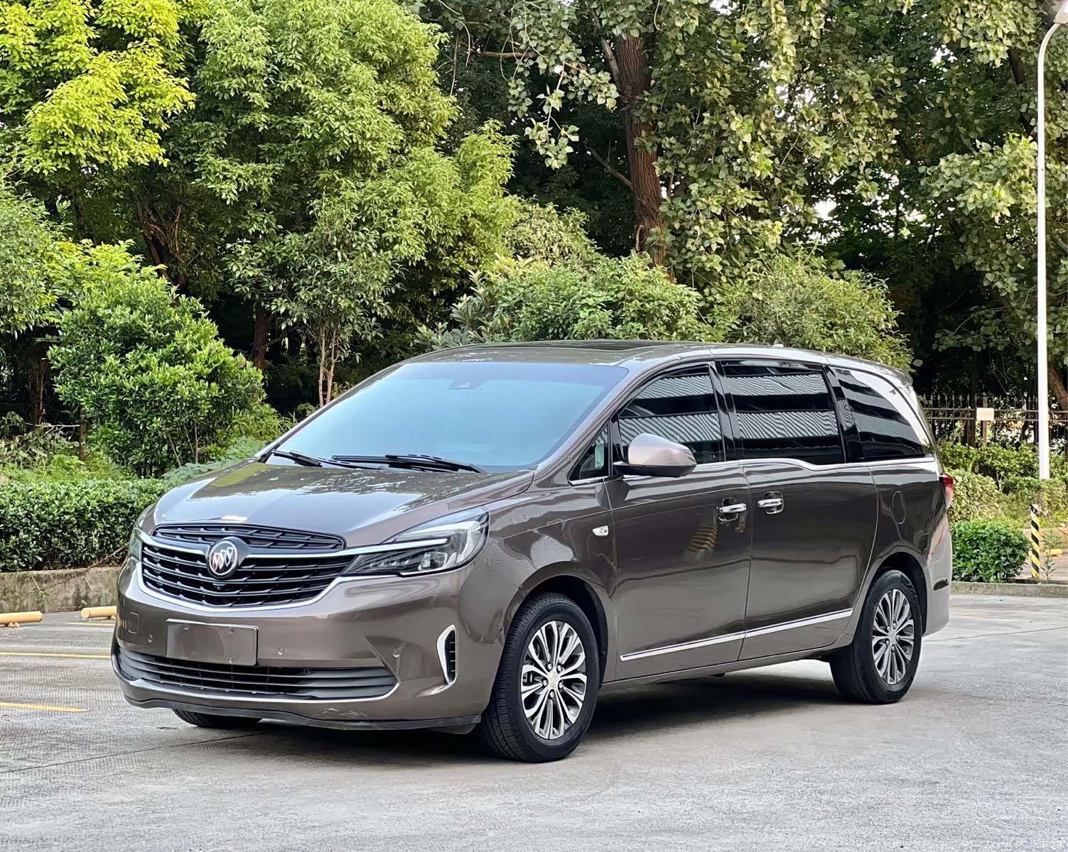 Buick GL8, 2021 1