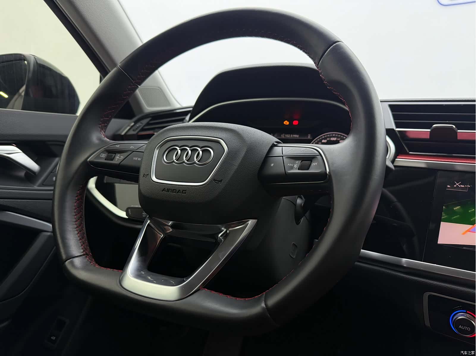 Audi Q3, 2022 13