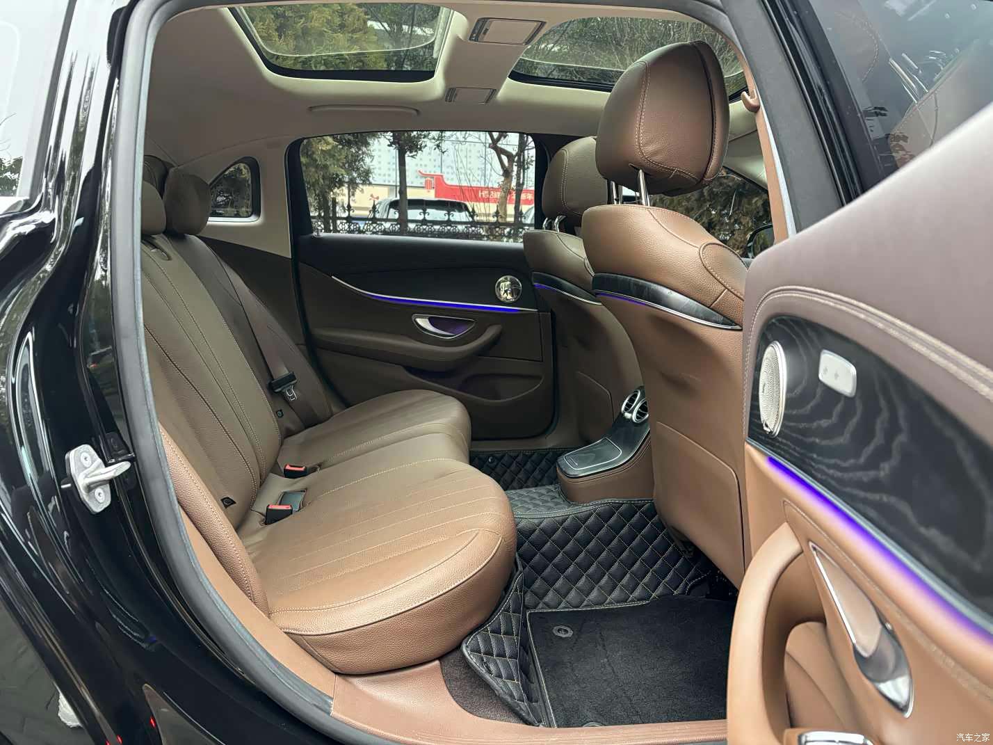 Mercedes-Benz E-Class, 2023 12