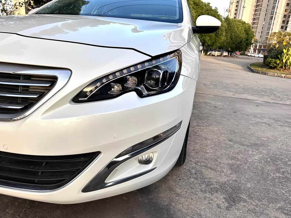 Peugeot 408