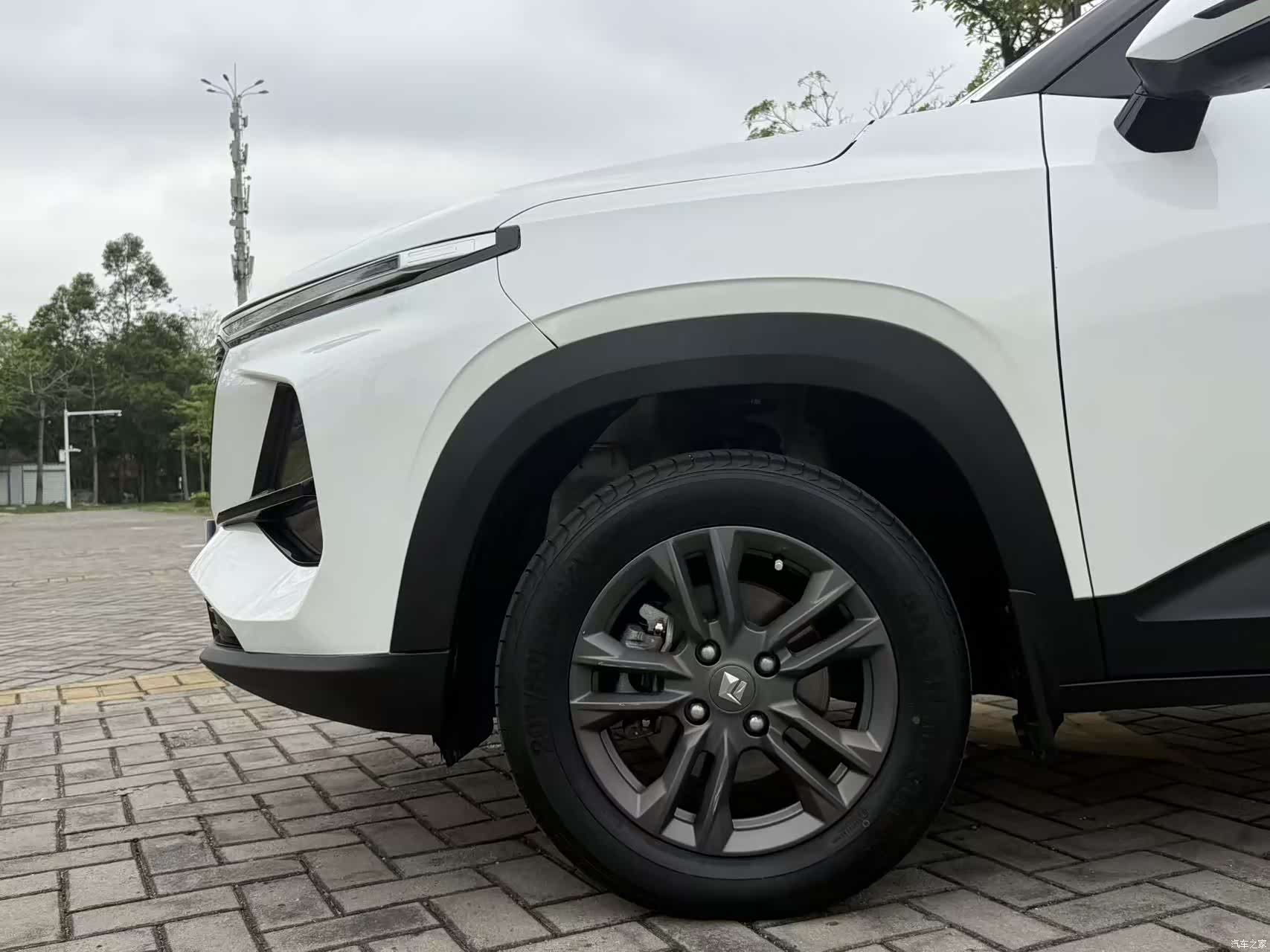 Wuling RS-3, 2021 11