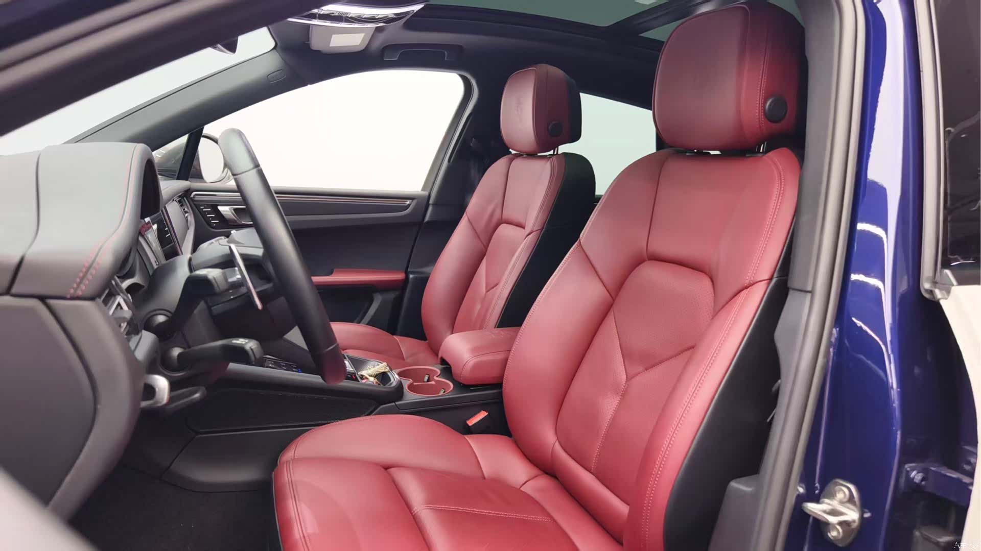 Porsche Macan, 2023 11