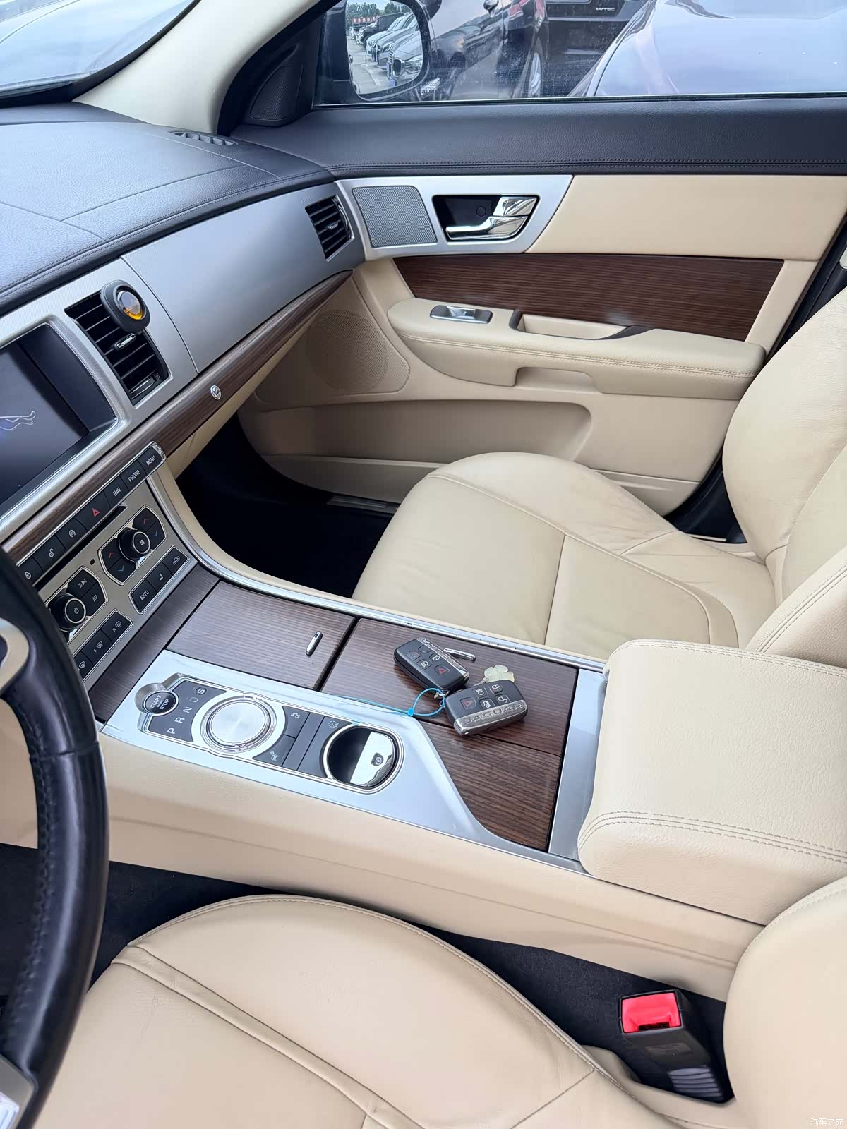 Jaguar XF, 2015 10