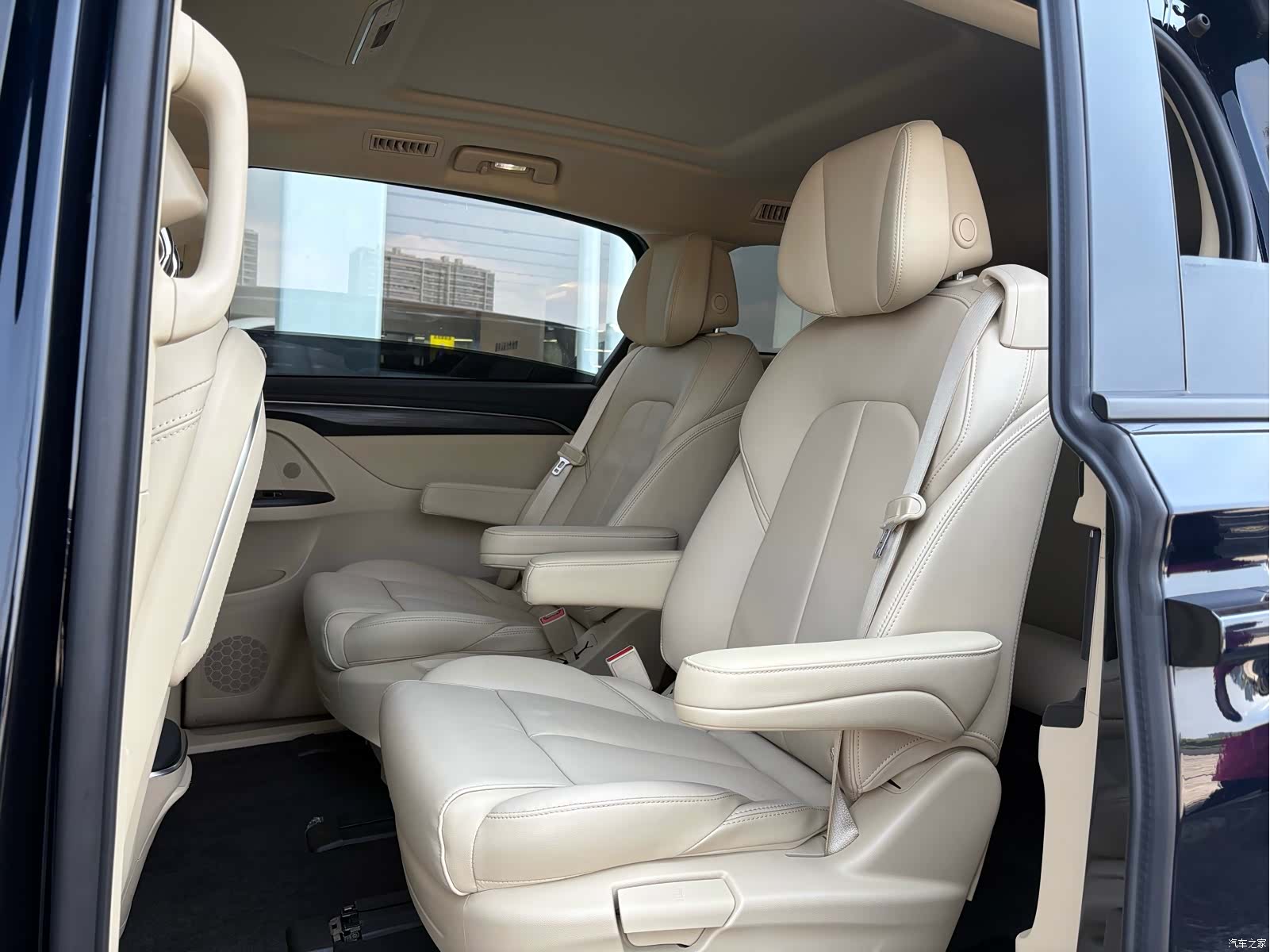 Buick GL8, 2023 3