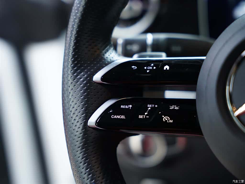 Mercedes-Benz E-Class, 2024 47