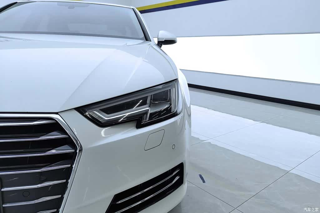 Audi A4L, 2017 все фото