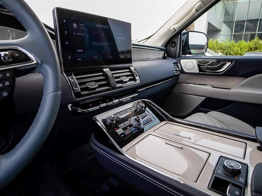 Lincoln Navigator One