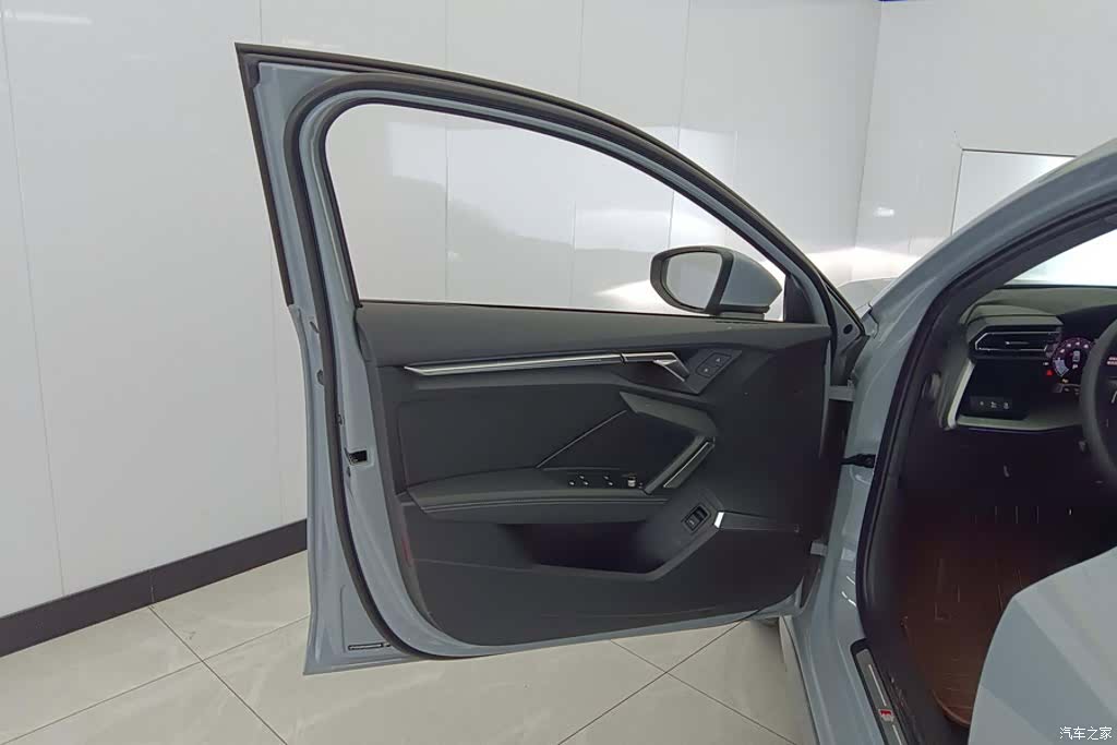 Audi Flying Spur, 2025 7