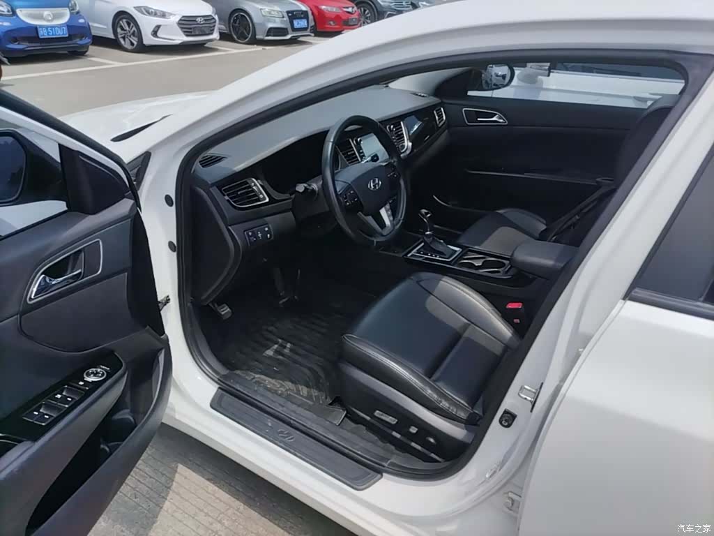 Hyundai DLX, 2016 16