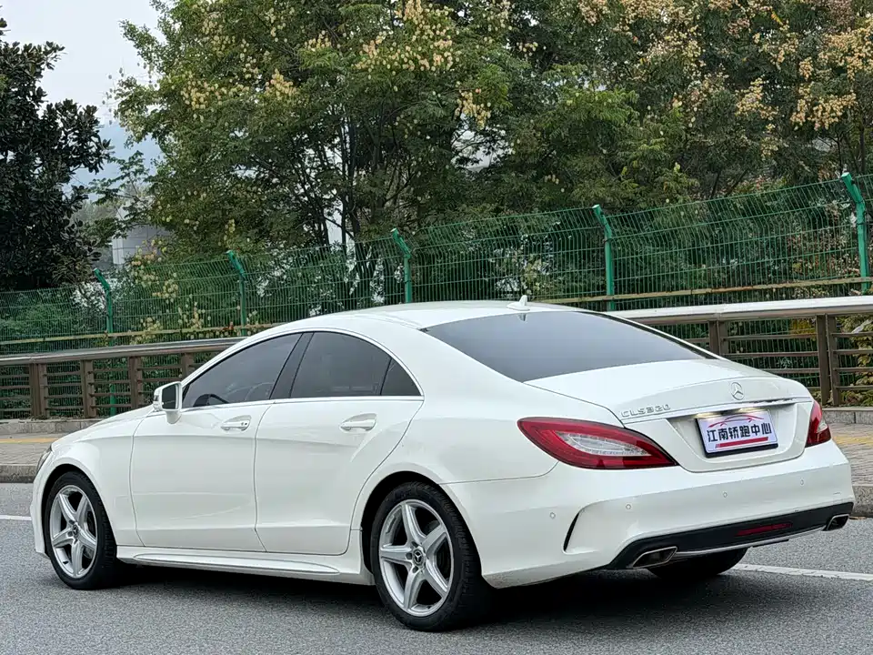 Mercedes-Benz CLS Mercedes-Benz CLS
